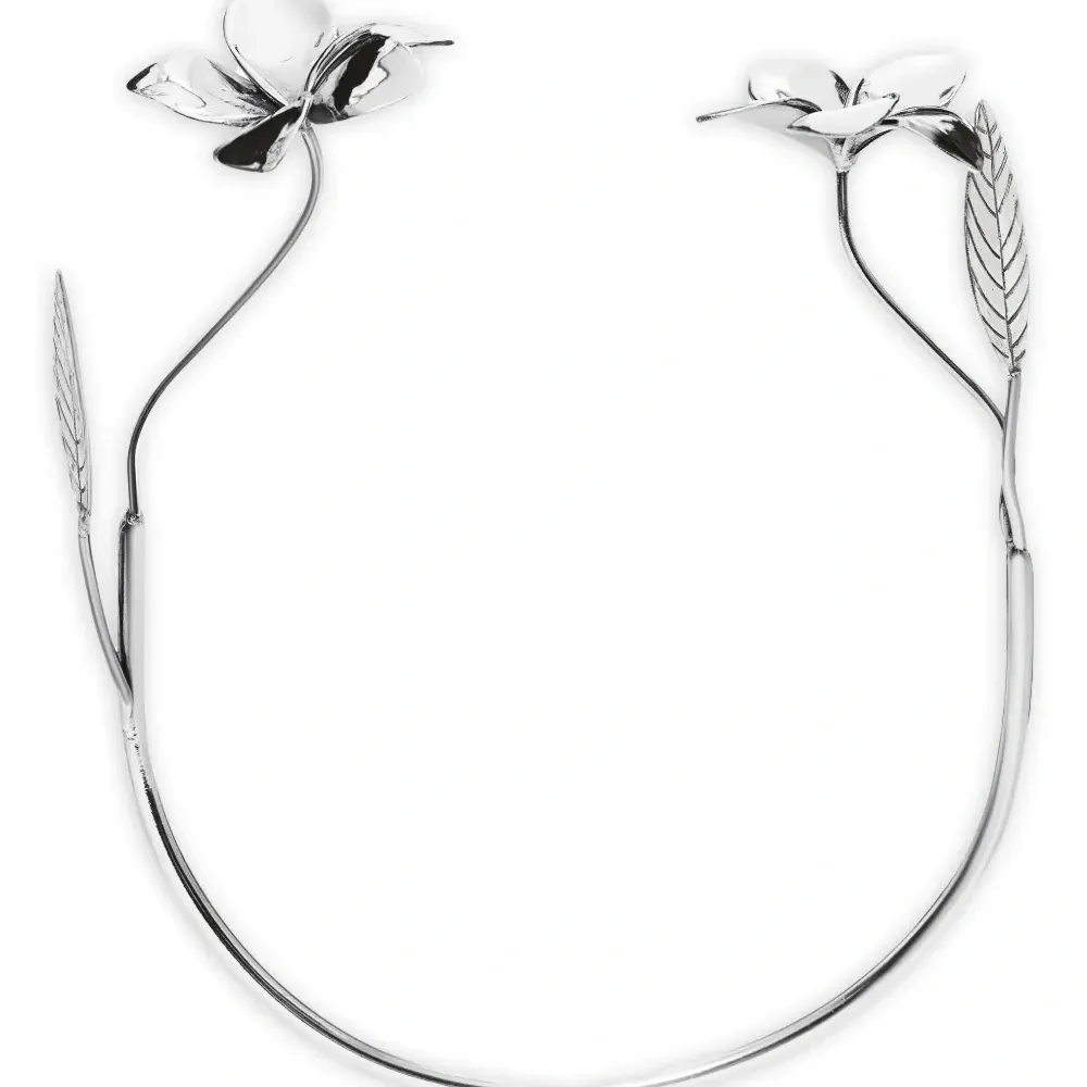 Колье с цветочным декором