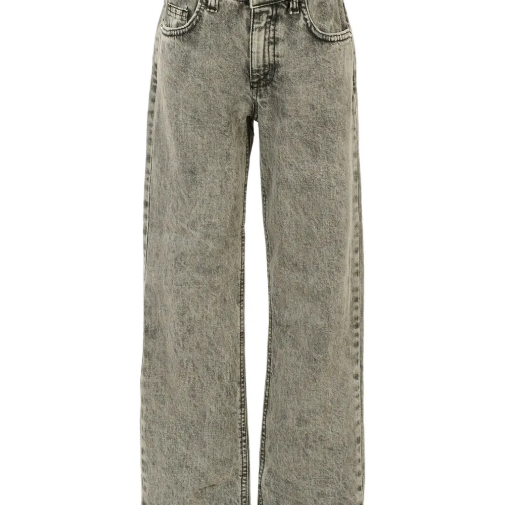 Джинсы из вареного денима