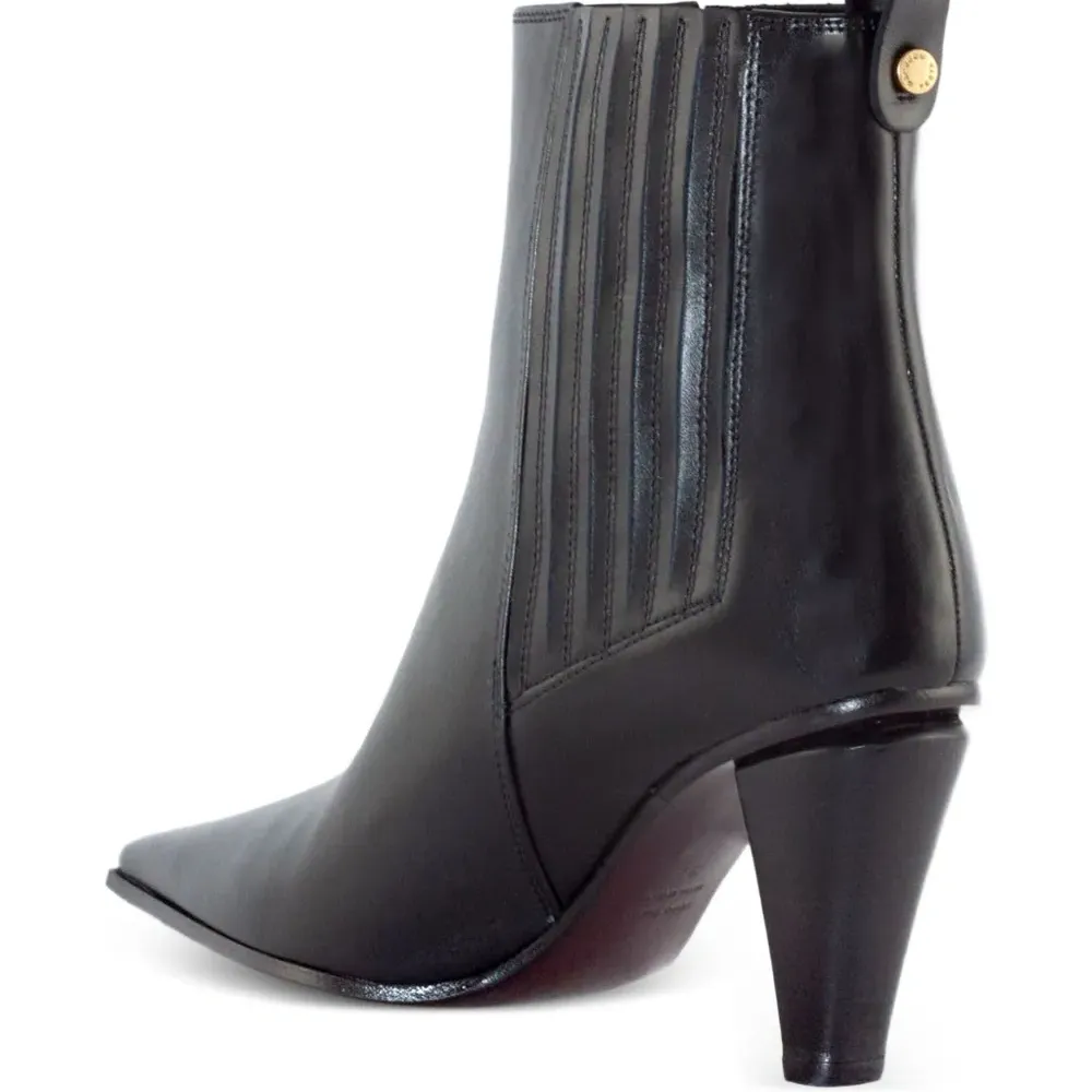 Ботильоны с заостренным носком Ботильоны с заостренным носком