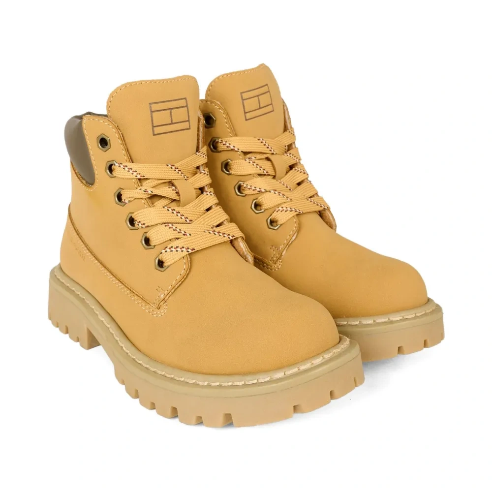 Ботинки на шнуровке