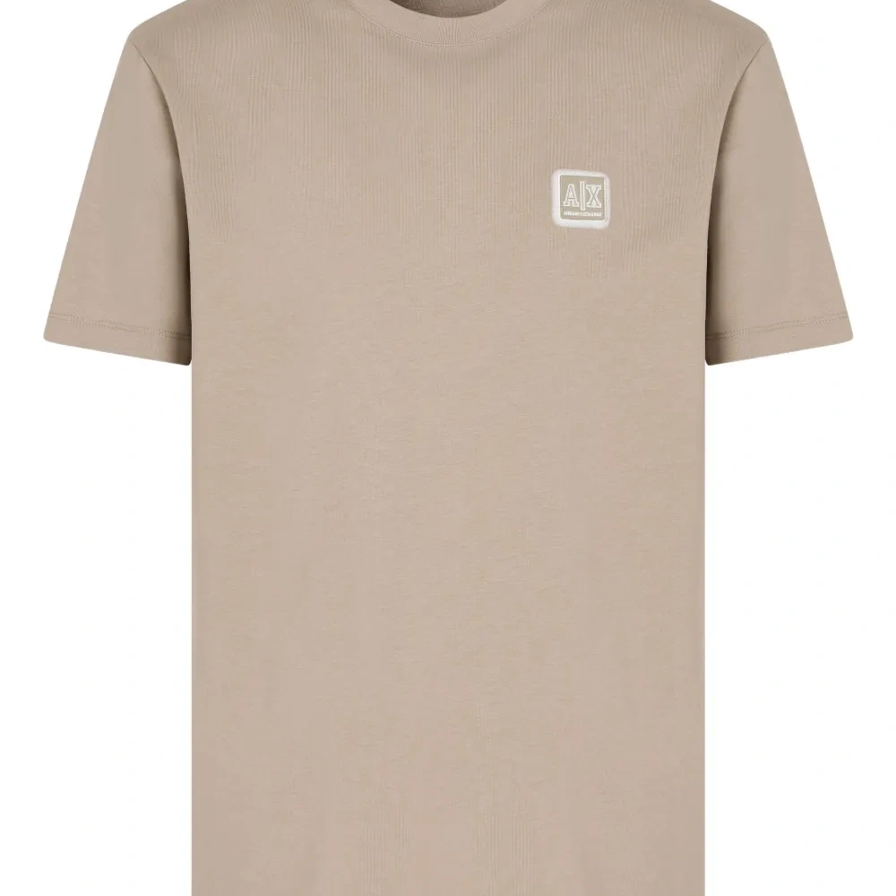 Футболка с нашивкой-логотипом