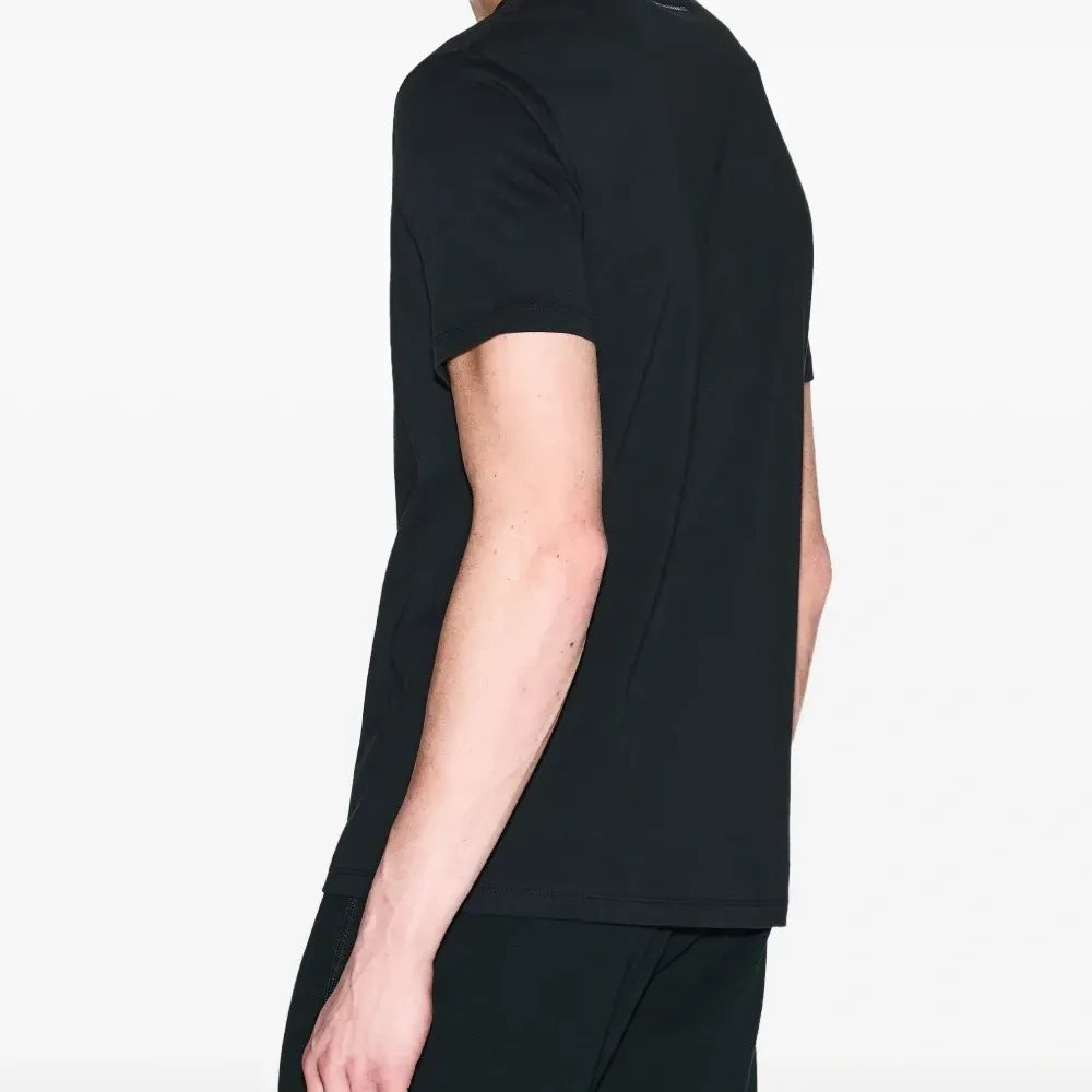 Футболка с логотипом