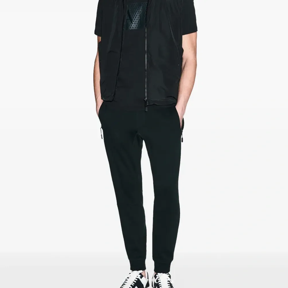 Футболка с логотипом