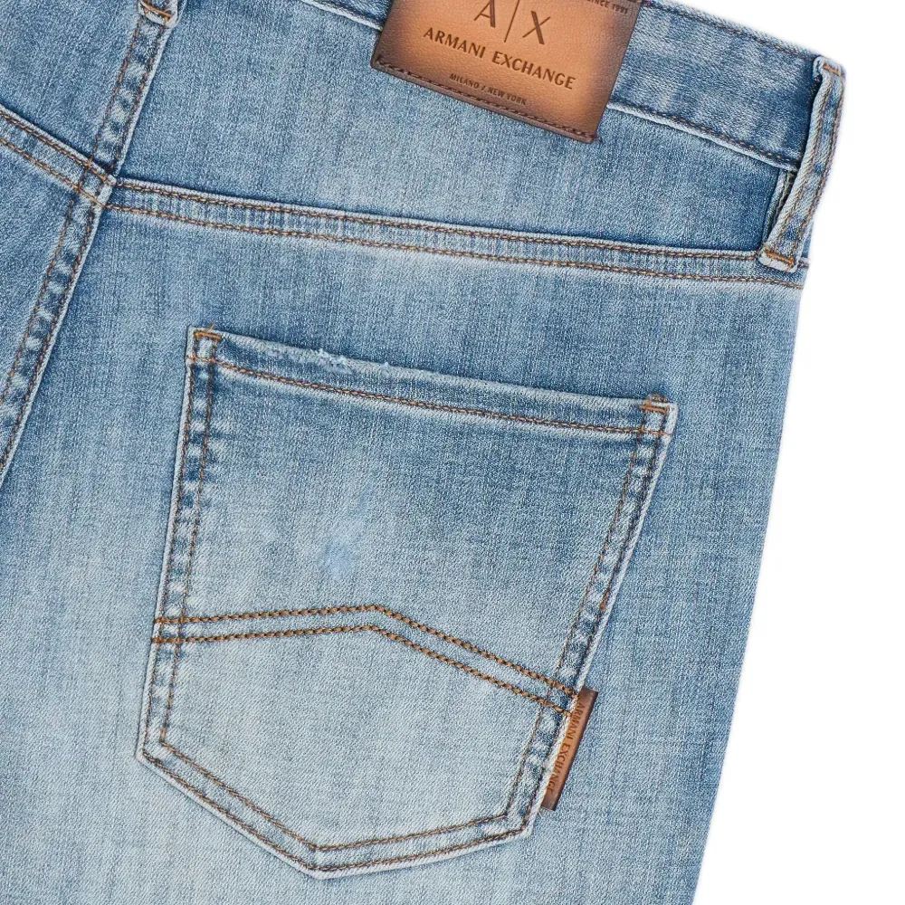 Джинсы с пятью карманами и эффектом потертости