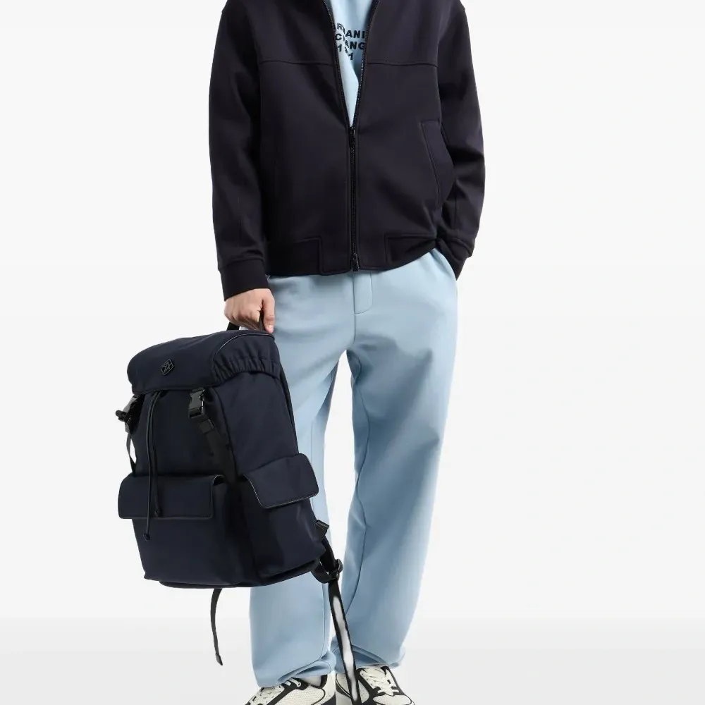 Толстовка с вышитым логотипом