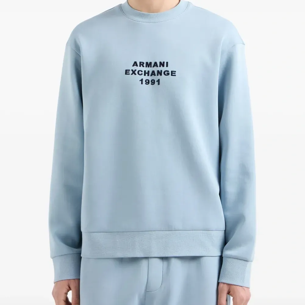 Толстовка с вышитым логотипом