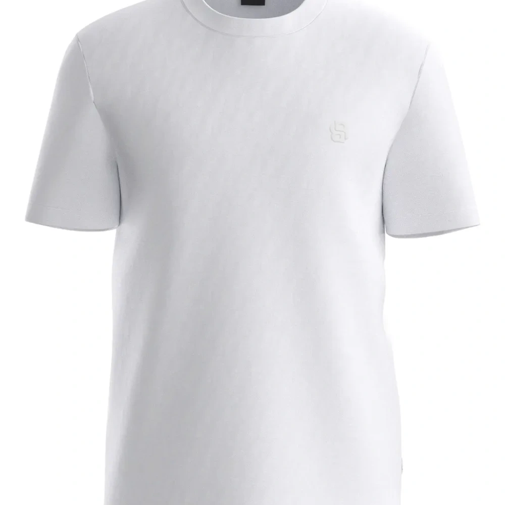 Футболка с вышитым логотипом