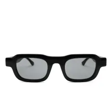 Солнцезащитные очки в прямоугольной оправе