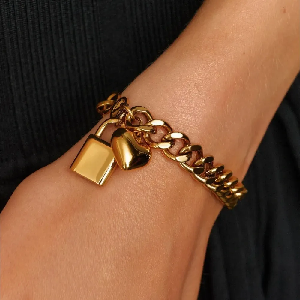 Цепочный браслет с подвесками