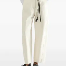 Брюки с карманами и стрелками Брюки с карманами и стрелками