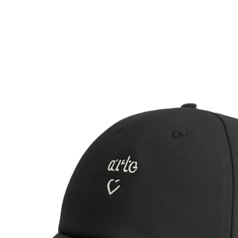 Бейсболка с вышитым логотипом