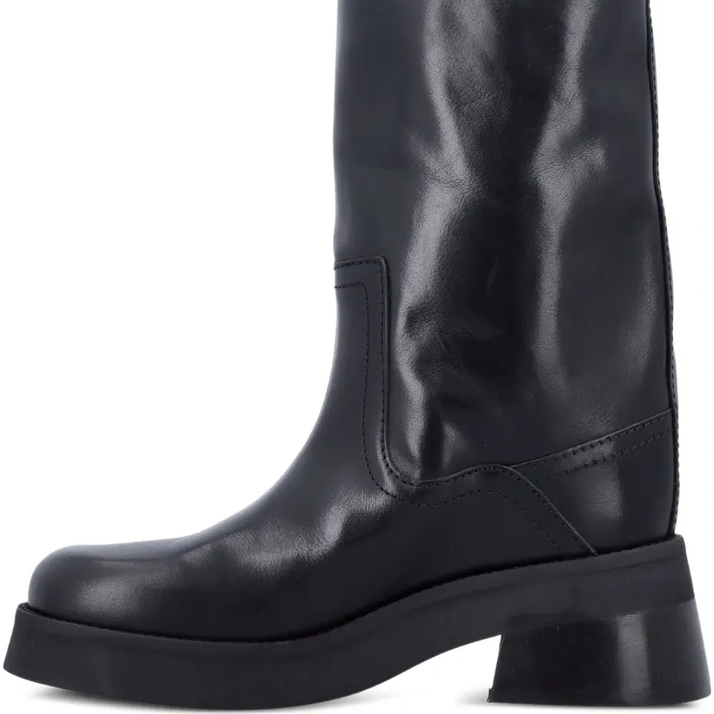 Сапоги Gunda с молнией