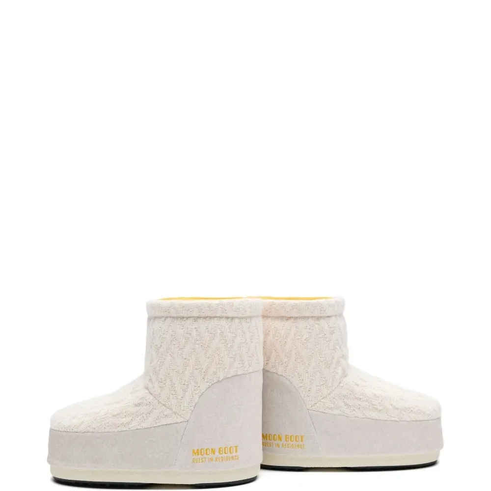 Ботинки из коллаборации с Guest In Residence