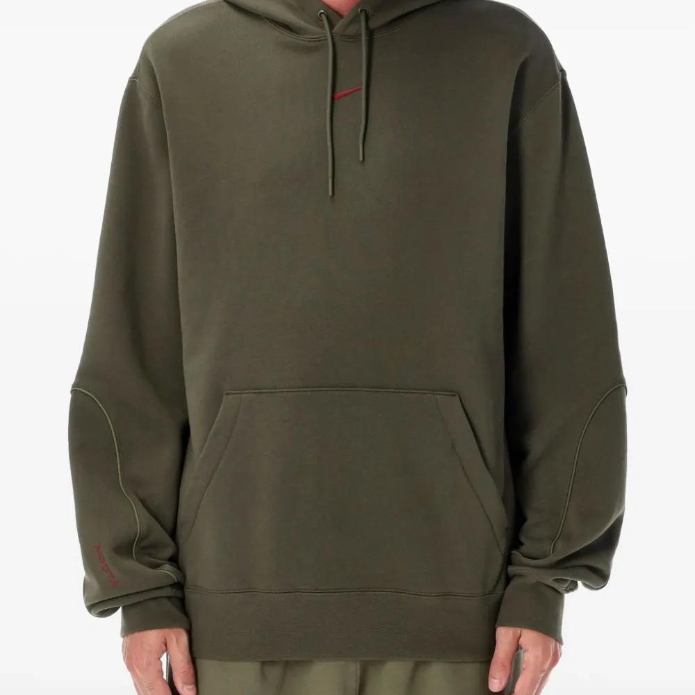 Худи с вышитым логотипом