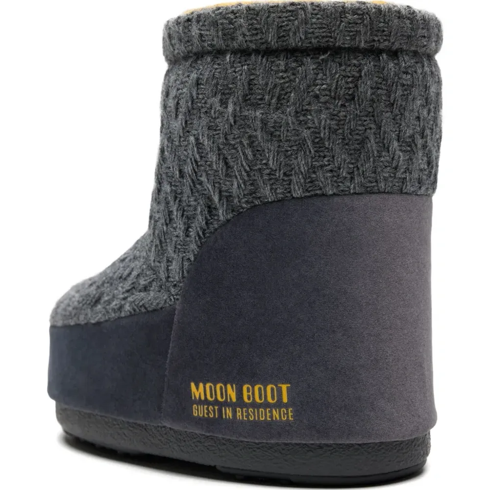 Ботинки из коллаборации с Guest In Residence Ботинки из коллаборации с Guest In Residence