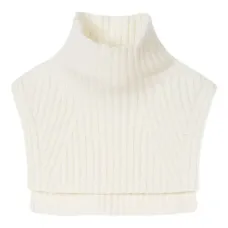 Вязаный нагрудник с высоким воротом