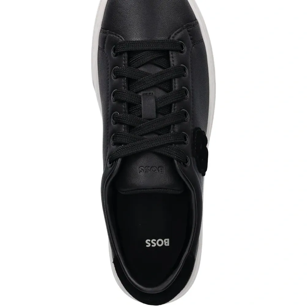 Кроссовки с логотипом