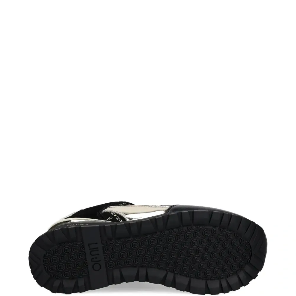 Кроссовки с логотипом