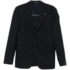 Пиджак на двух пуговицах