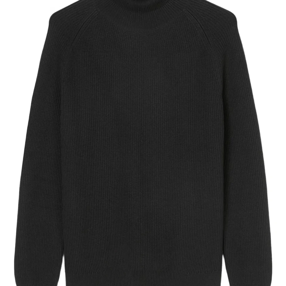 Свитер в рубчик с высоким воротником