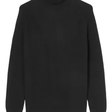 Свитер в рубчик с высоким воротником