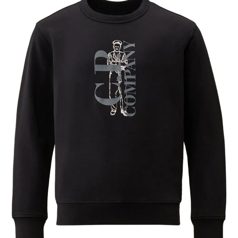 Свитер с графичным принтом