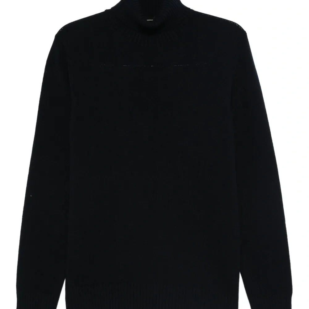 Свитер с высоким воротником