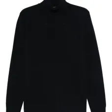 Свитер с высоким воротником