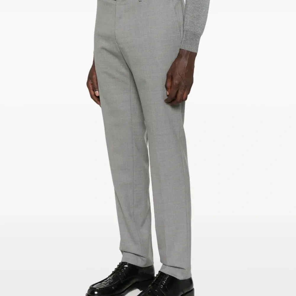 Брюки на пуговицах