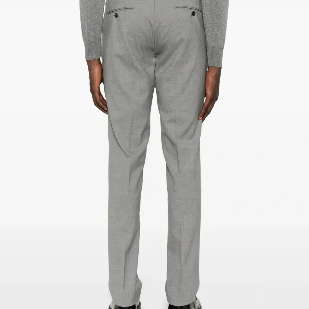 Брюки на пуговицах