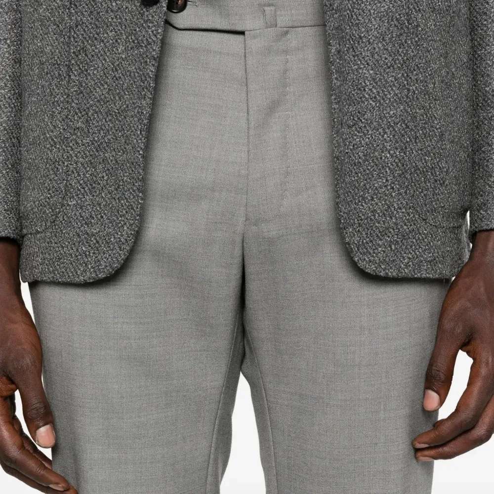 Брюки на пуговицах