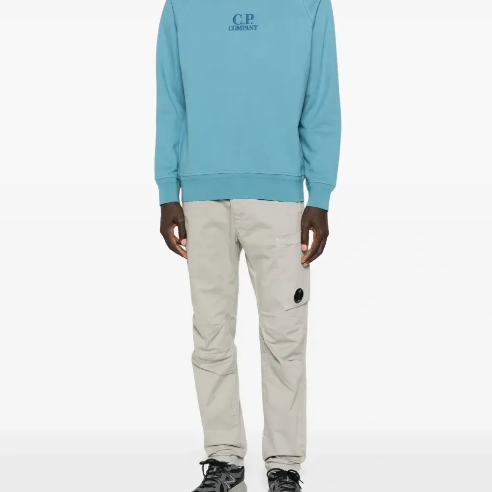 Толстовка с вышивкой