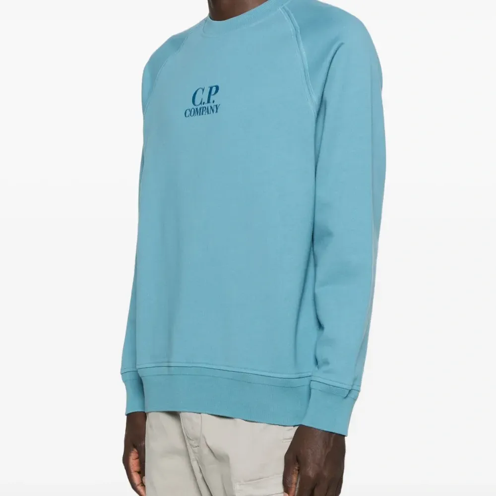 Толстовка с вышивкой