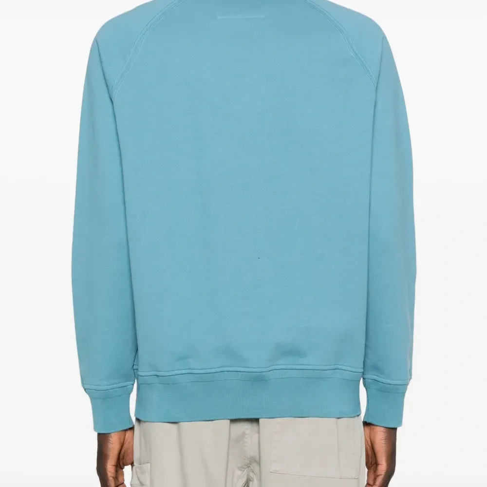 Толстовка с вышивкой