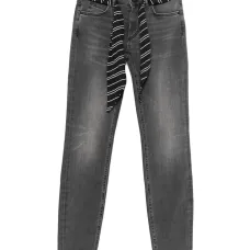 Джинсы с полосатым ремнём