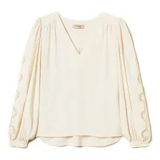 Блузка с объемными рукавами и вышивкой