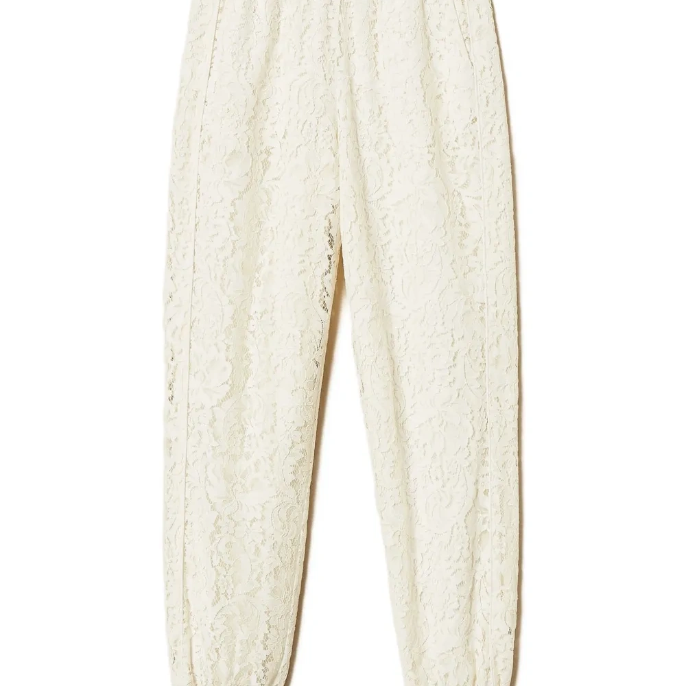 Трикотажные джоггеры с кружевом Трикотажные джоггеры с кружевом