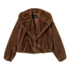 Шуба из искусственного меха с объемным воротником