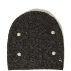 Шапка бини фактурной вязки с жемчугом