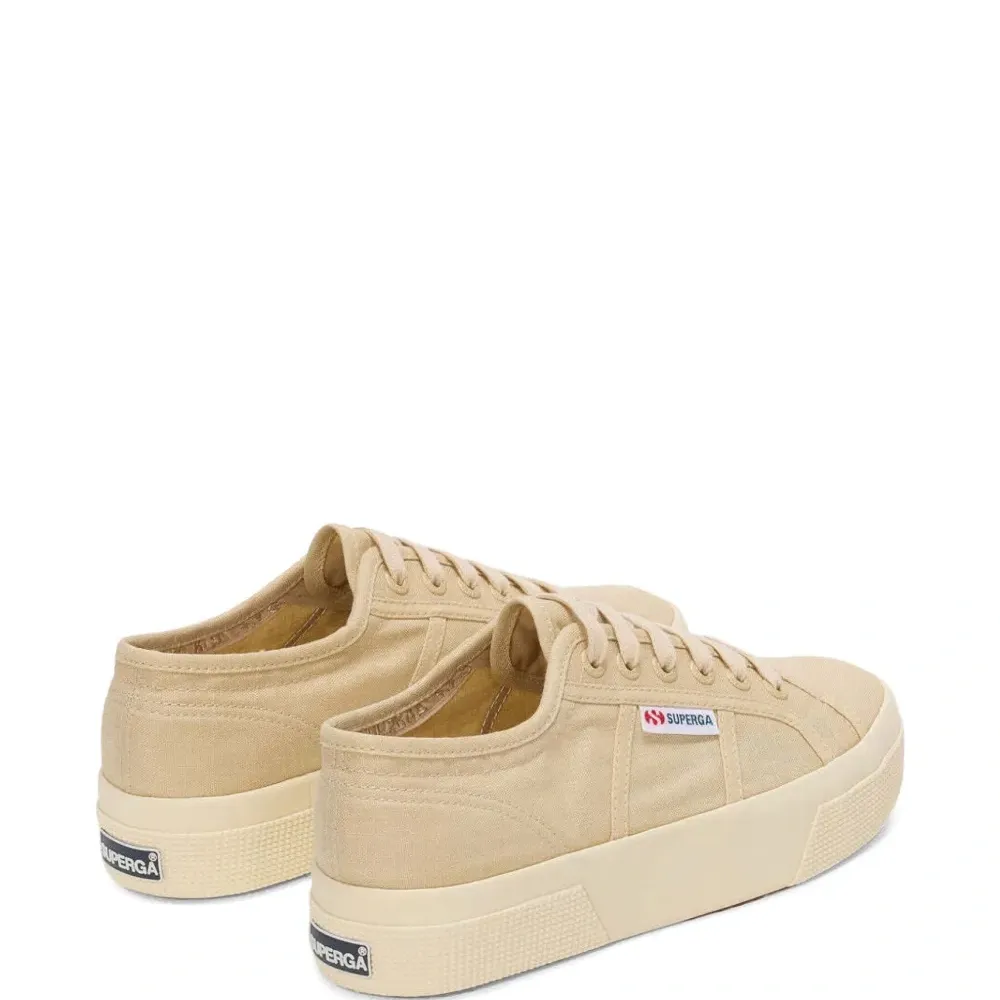 Кроссовки на платформе