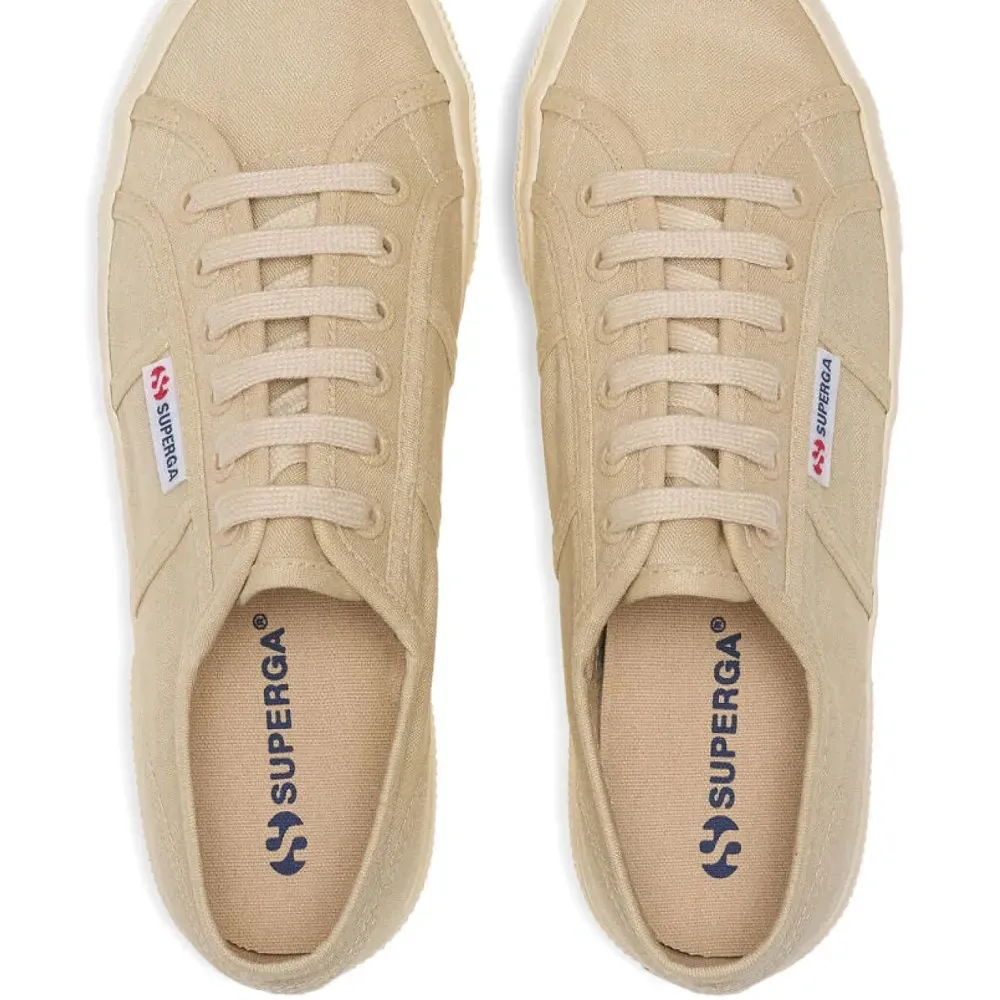 Кроссовки на платформе