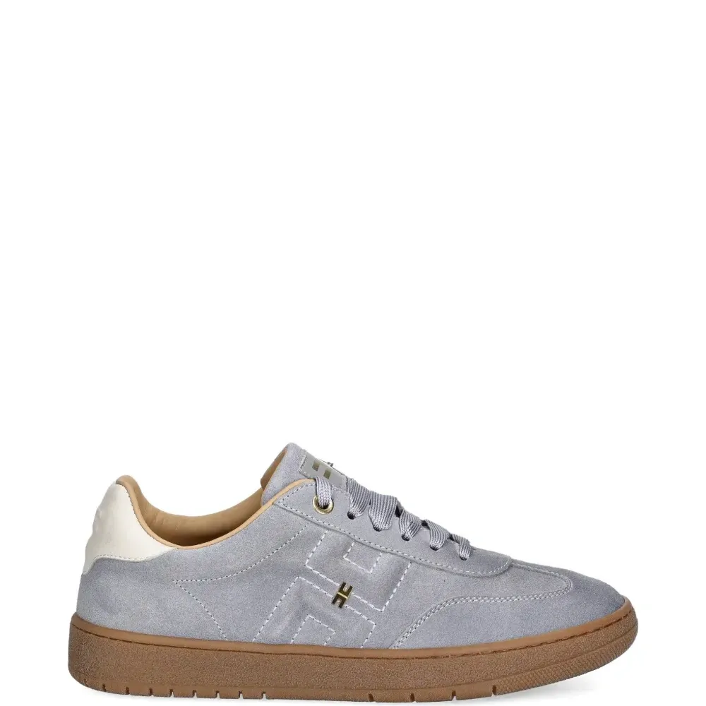 Замшевые кроссовки