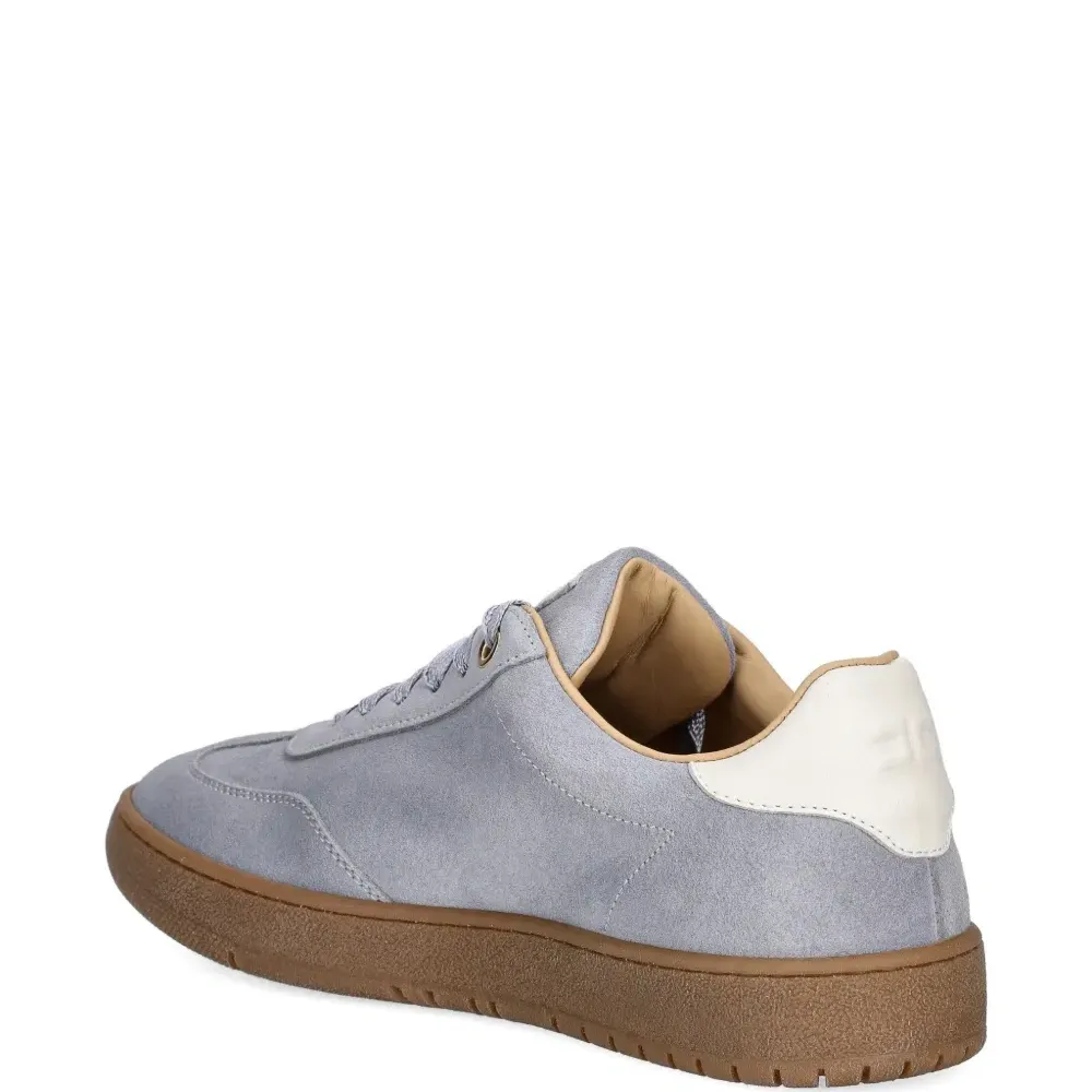 Замшевые кроссовки