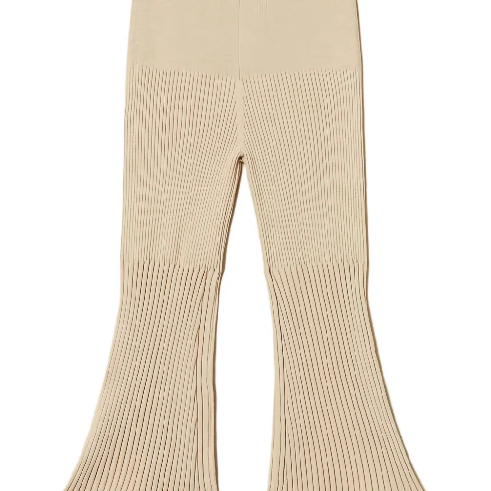 Рифленые расклешенные брюки