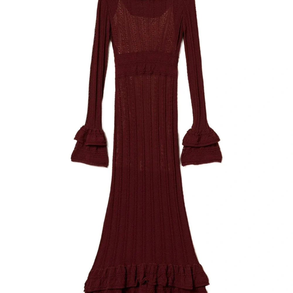 Трикотажное платье макси с оборками Трикотажное платье макси с оборками