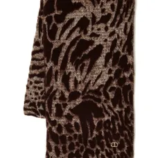 Шарф с анималистичным принтом