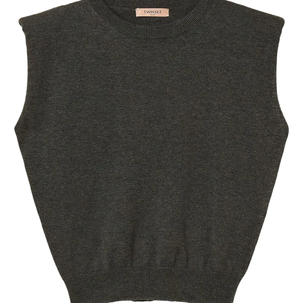 Топ с объемными плечами Топ с объемными плечами