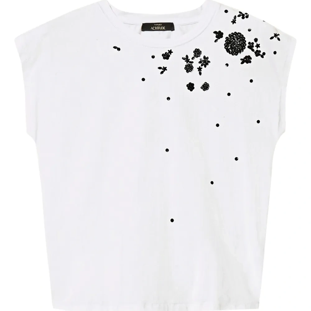 Футболка с вышивкой