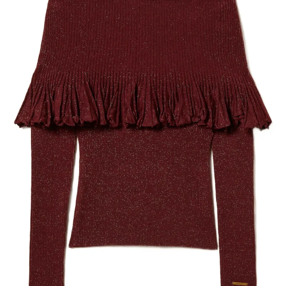 Топ с открытыми плечами и оборками Топ с открытыми плечами и оборками