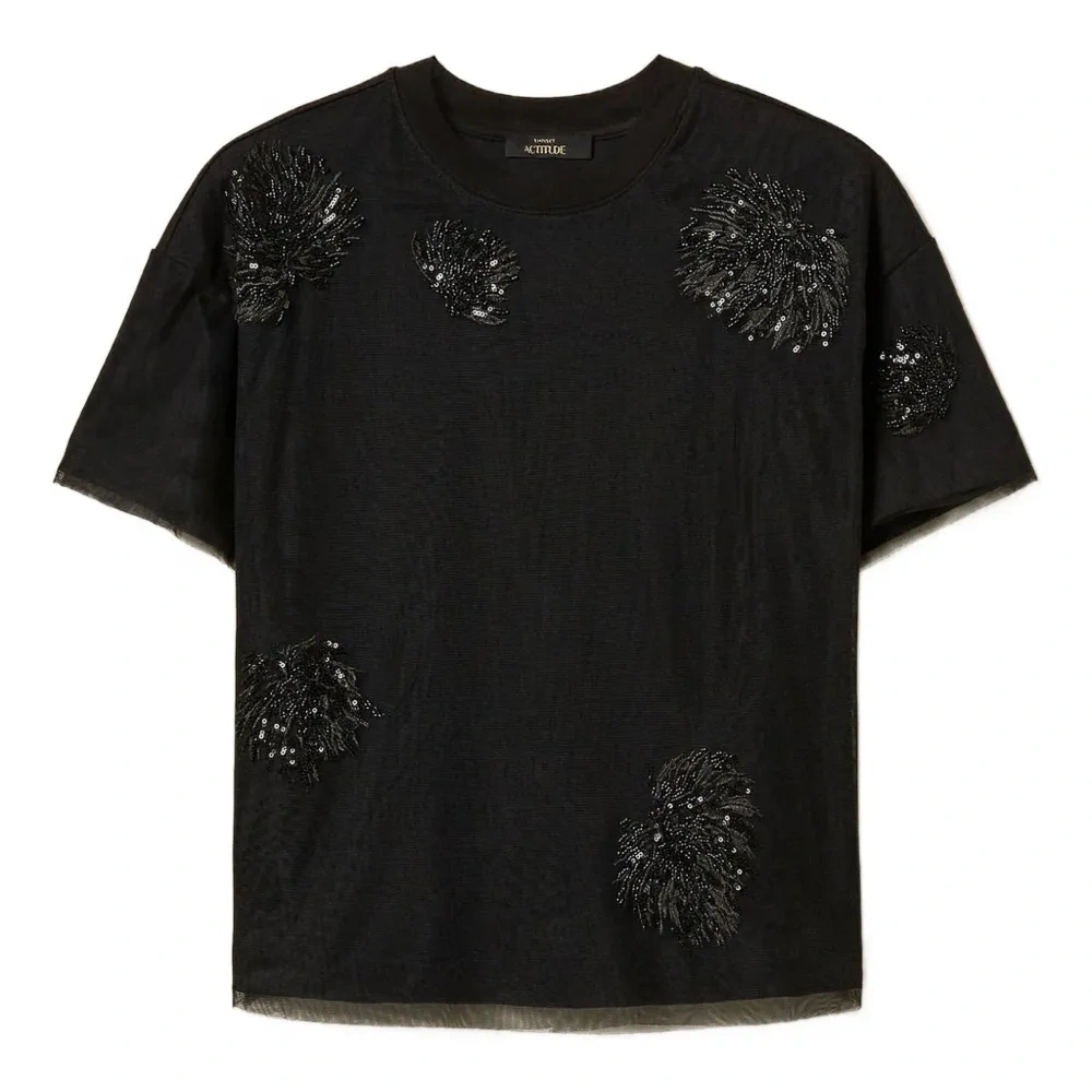 Футболка с вышивкой